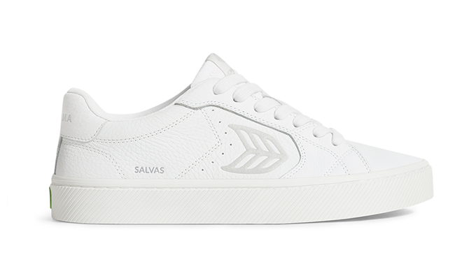 Editorial - White sneakers Women